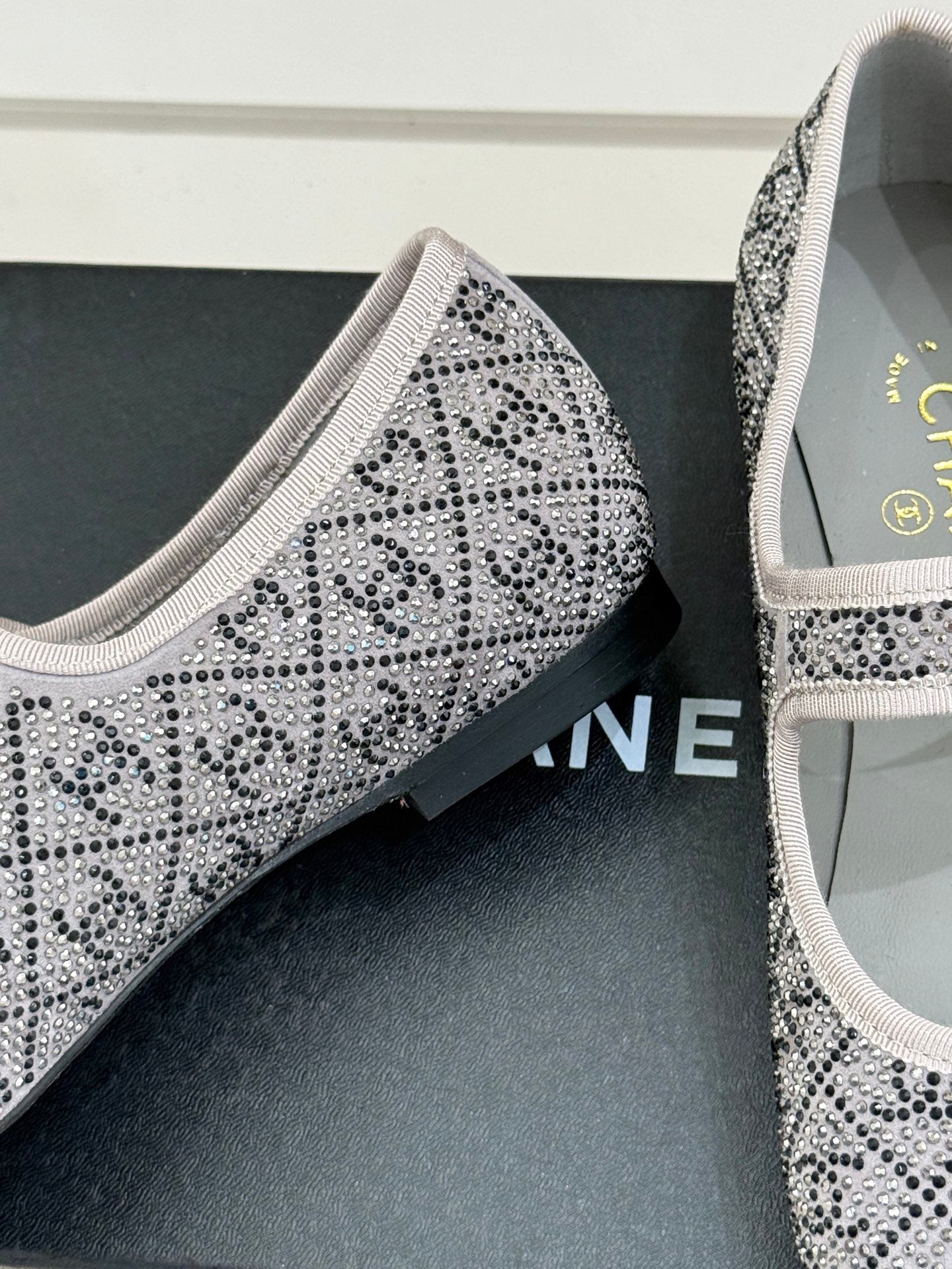 CC FLAT MARY JANE 25SS IN GREY EMBELLISHED WITH RHINESTONES