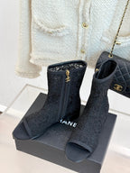 CC PEEP-TOE BOOTS 25SS IN BLACK EMBOSSED LACE FABRIC