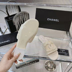 SLIPPERS WHITE SHEEPSKIN