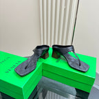 MARELLA THONG IN BLACK LEATHER WITH SIGNATURE INTRECCIATO INSOLE 55 MM