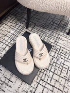 THICK-SOLED THONG SLIPPERS IN WHITE CALFSKIN