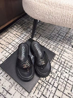 THICK-SOLED THONG SLIPPERS IN BLACK CALFSKIN