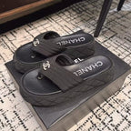 THICK-SOLED THONG SLIPPERS IN BLACK DENIM