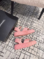 THICK-SOLED THONG SANDAL IN BRIGHT PINK LAMBSKIN