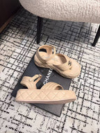 THICK-SOLED THONG SANDAL IN MACAROON BEIGE LAMBSKIN