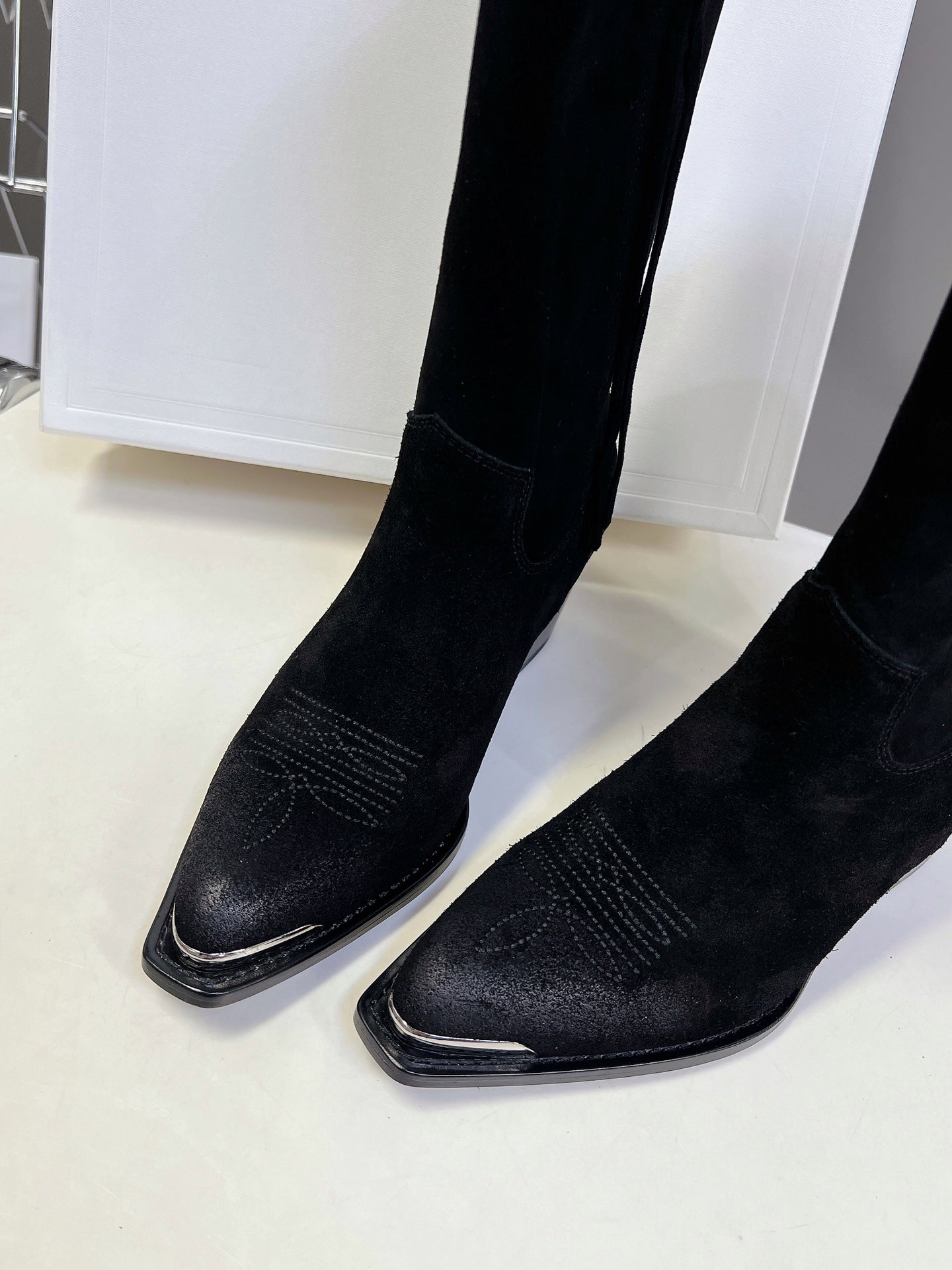 CELINE 25S HIGH CUT CHELSEA BOOTS 45MM IN BLACK SUEDE
