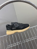 BASIC SNEAKERS IN BLACK MESH