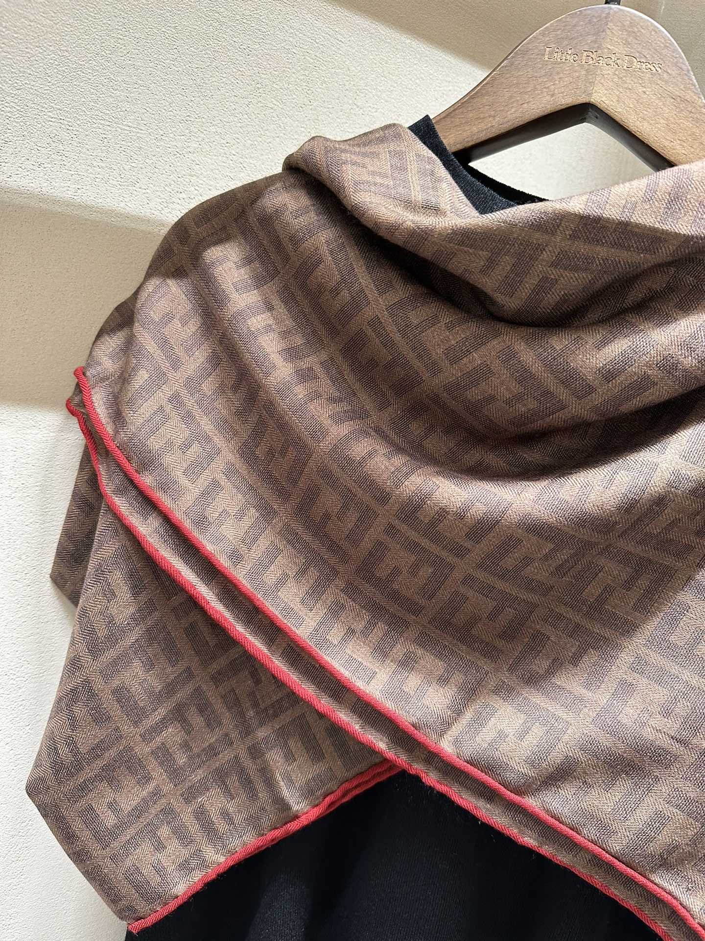 FF SHAWL 185 CM IN COFFEE BROWN SILK AND WOOL WITH RED BORDER 413673