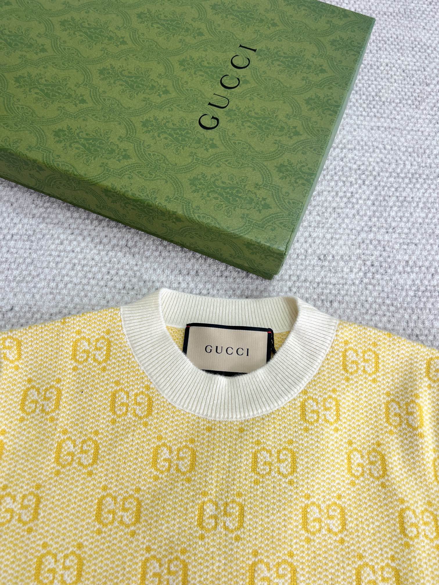 GUCCI SHORT-SLEEVE KNIT DRESS STYLE 70