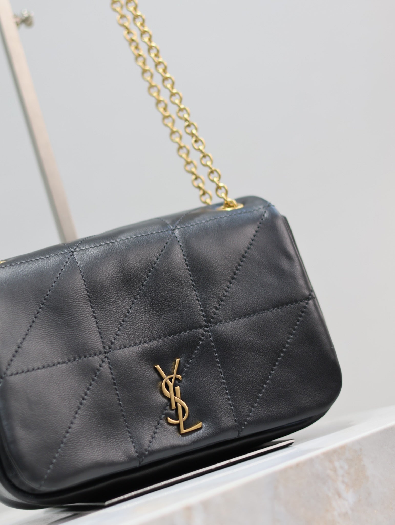 JAMIE 4.3 MINI BAG 20 IN BLACK LAMBSKIN GOLD HARDWARE