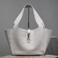 LE 5 À 7 BEA TOTE BAG 50 IN WHITE LAMBSKIN GOLD LOGO
