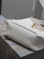 LE 5 À 7 BEA TOTE BAG 50 IN WHITE LAMBSKIN GOLD LOGO