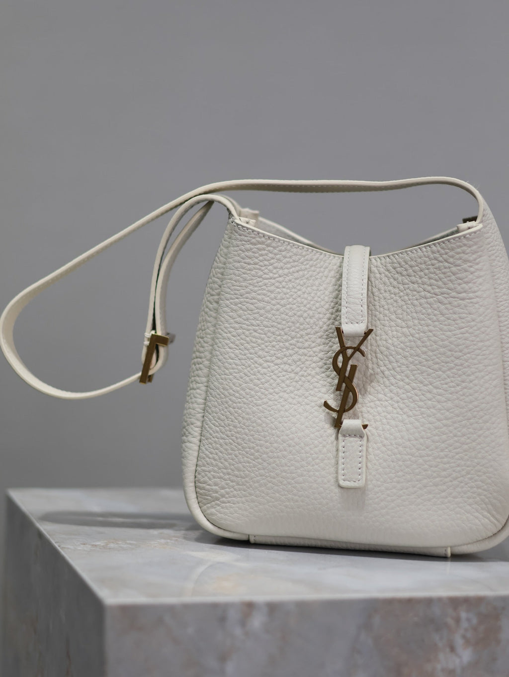YSL 25S LE 5 À 7 BAG 16 IN BLANC  GRAINED CALFSKIN GOLD HARDWARE