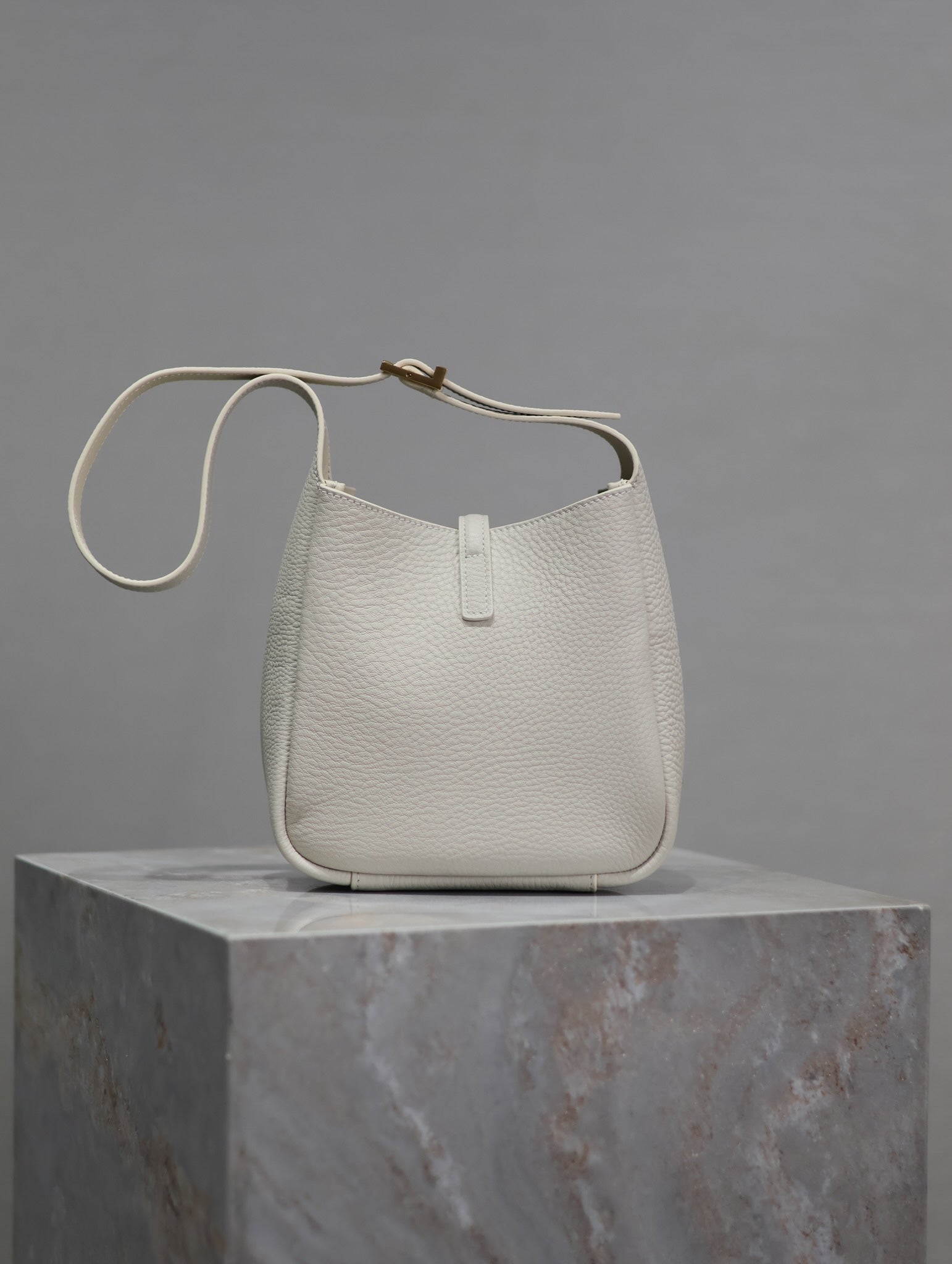 YSL 25S LE 5 À 7 BAG 16 IN BLANC  GRAINED CALFSKIN GOLD HARDWARE
