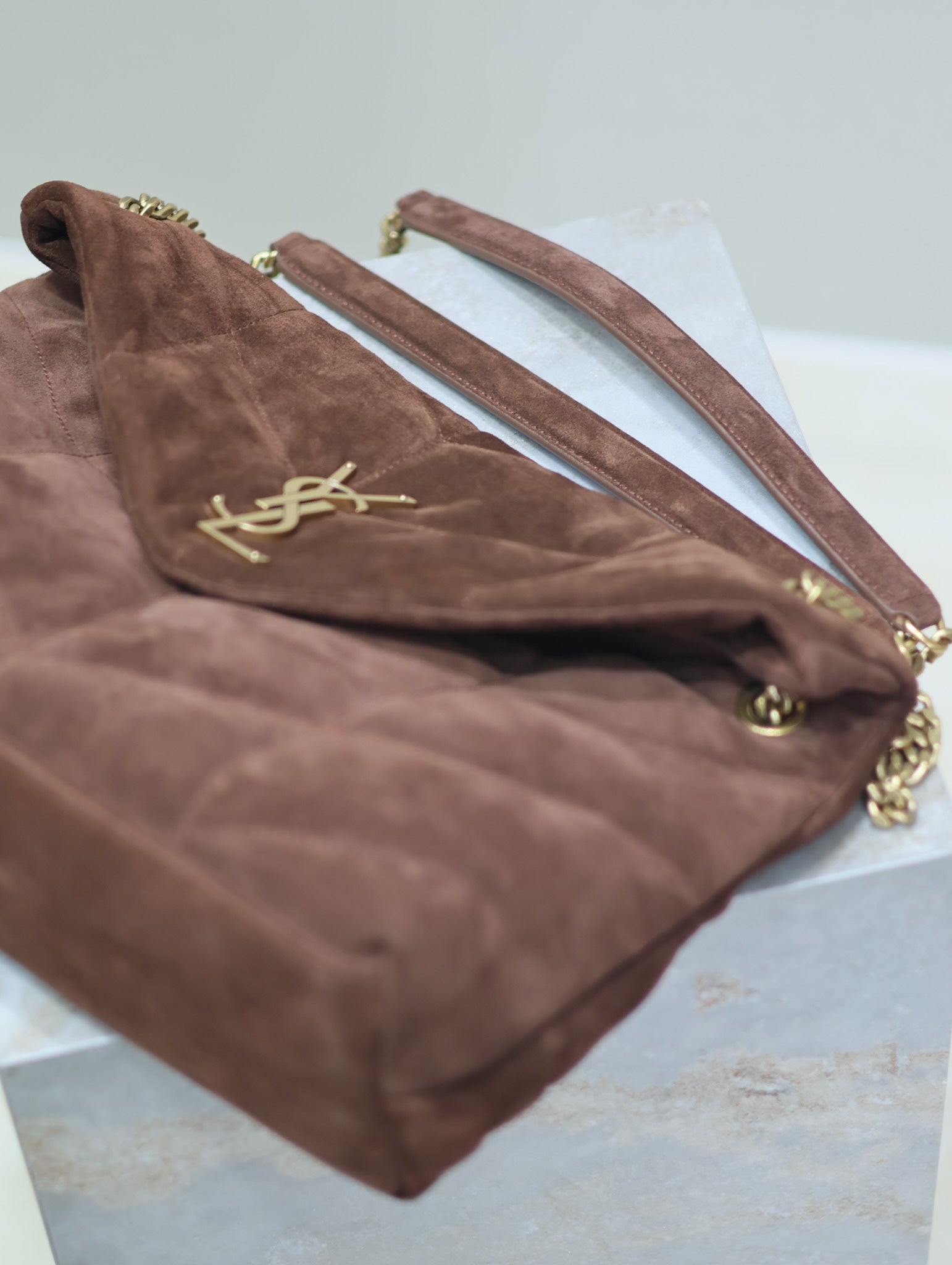 YSL 25S LOULOU PUFFER GM 35 IN DARK BROWN SUEDE GOLD HARDWARE