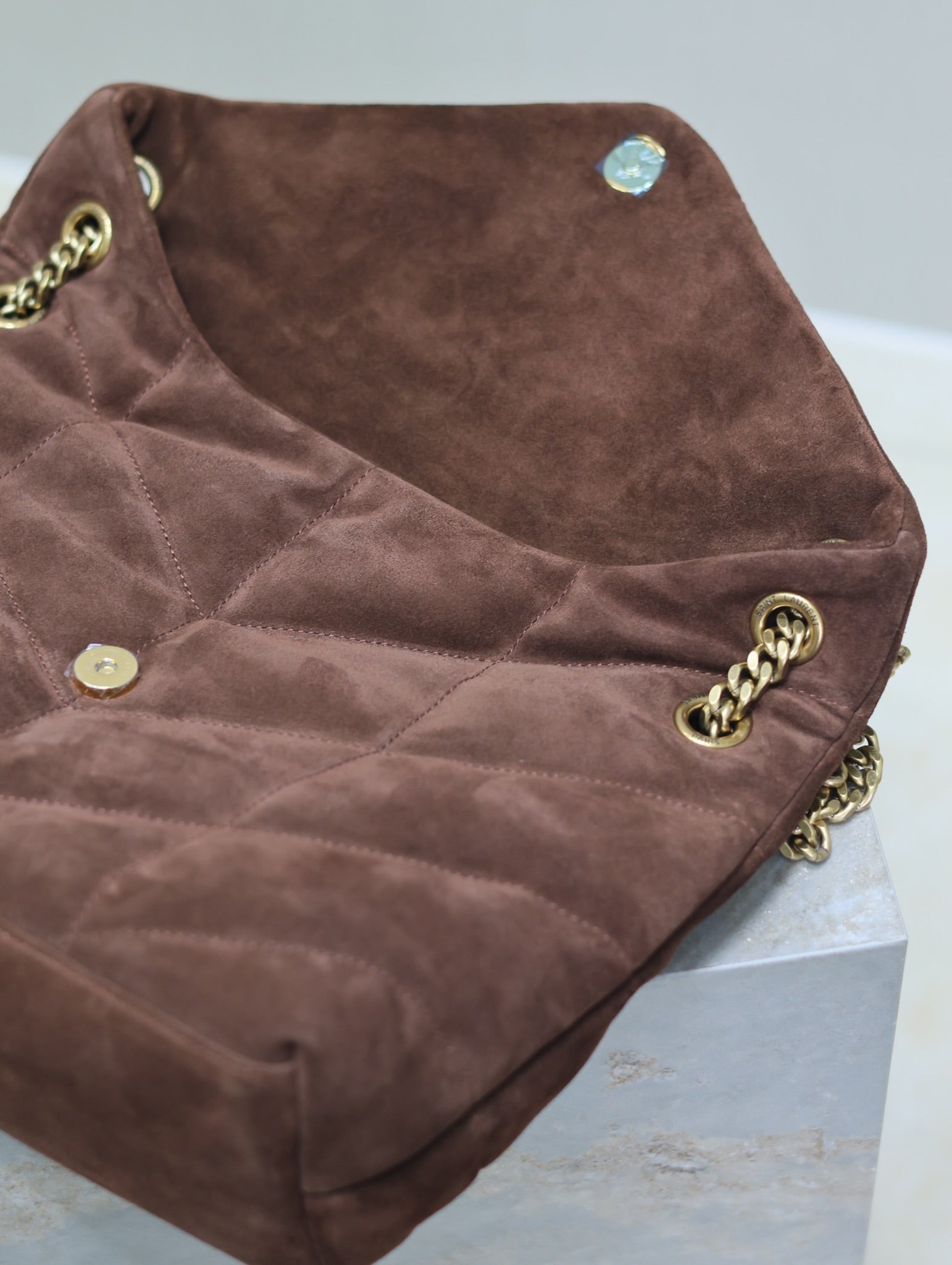 YSL 25S LOULOU PUFFER GM 35 IN DARK BROWN SUEDE GOLD HARDWARE