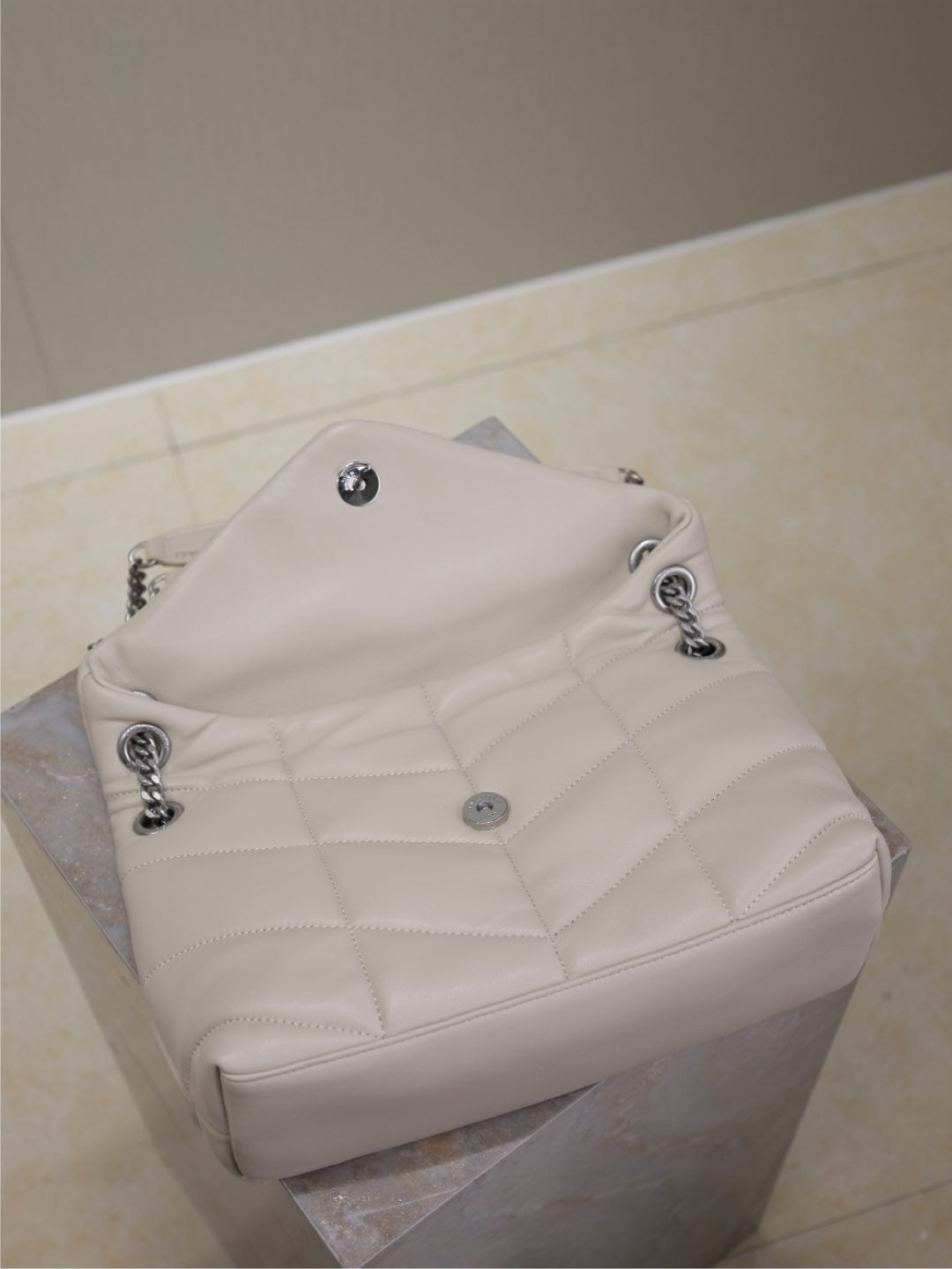 YSL 25S LOULOU PUFFER MM 29 IN SMOKEY TAUPE CALFSKIN SILVER HARDWRE