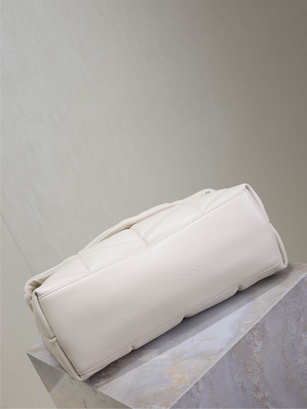 YSL 25S LOULOU PUFFER GM 35 IN BLANC  CALFSKIN GOLD HARDWARE