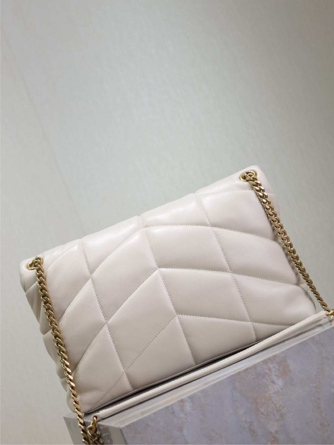 YSL 25S LOULOU PUFFER GM 35 IN BLANC  CALFSKIN GOLD HARDWARE