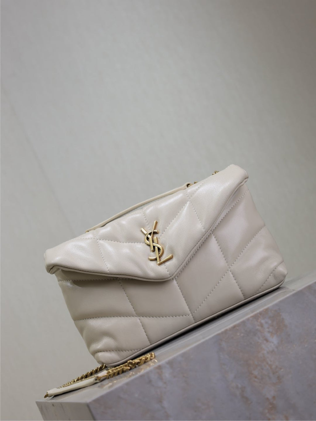 YSL 25S LOULOU PUFFER MINI 23 IN BLANC  CALFSKIN GOLD HARDWARE