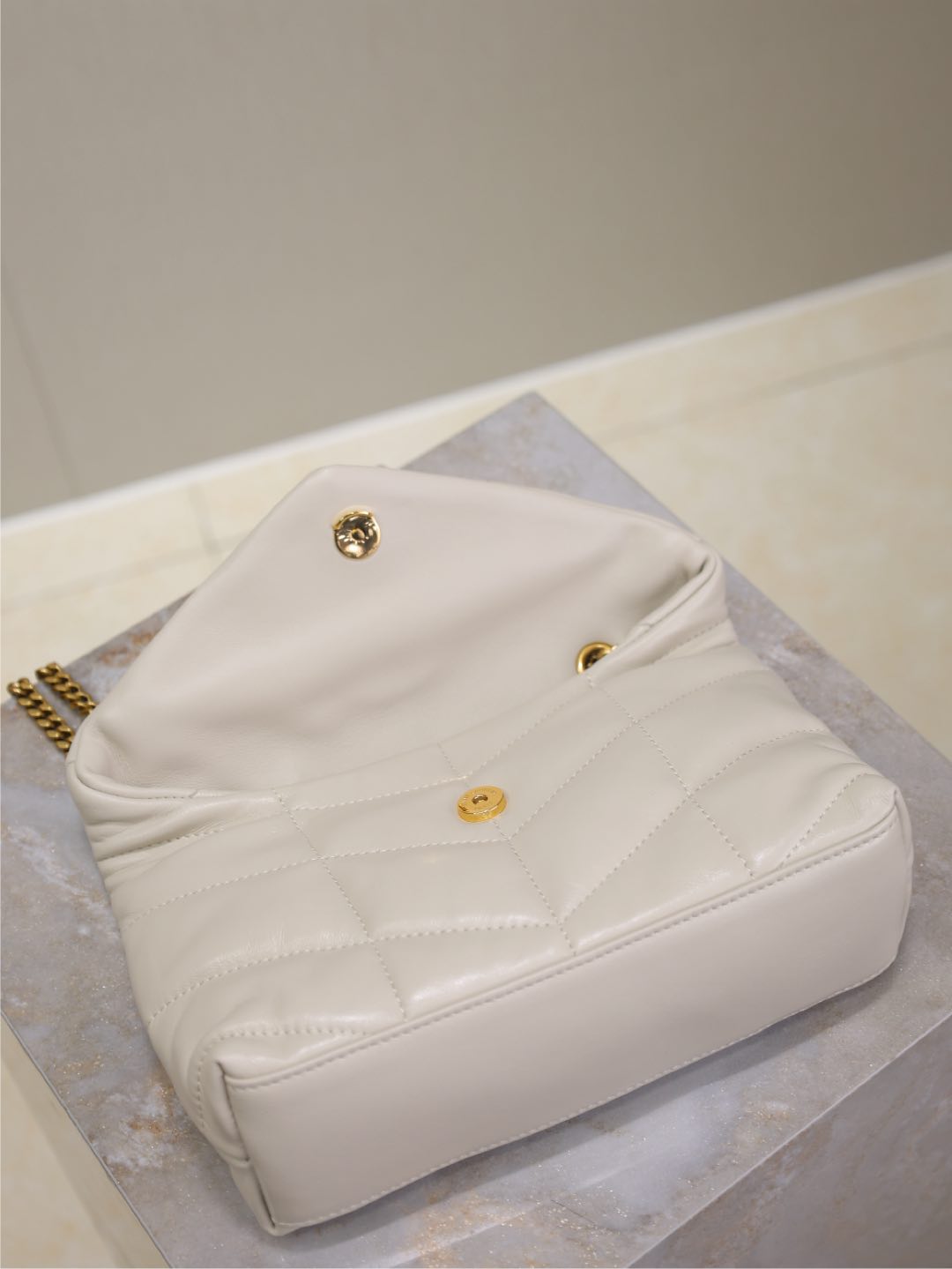 YSL 25S LOULOU PUFFER MINI 23 IN BLANC  CALFSKIN GOLD HARDWRE