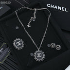 25P OVAL NECKLACE IN BLUE DENIM BLACK LEATHER-THREADED CHAIN