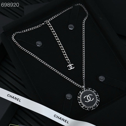 25P OVAL NECKLACE IN BLUE DENIM BLACK LEATHER-THREADED CHAIN