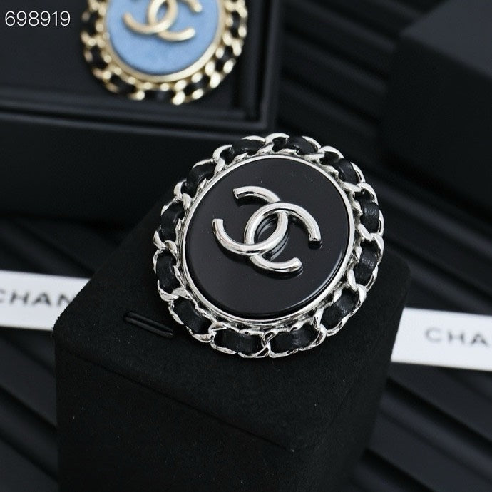 25P BROOCH IN BLUE DENIM BLACK LEATHER-THREADED OVAL