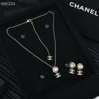 PENDANT NECKLACE IN GOLD TWISTED RIBBED DOUBLE C