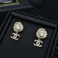PENDANT EARRINGS IN GOLD METAL WHITE CRYSTAL TWISTED RIBBED DOUBLE C