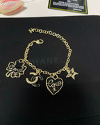 CC BRACELET IN GOLD PLATING CHAIN WITH MULTI CHARM