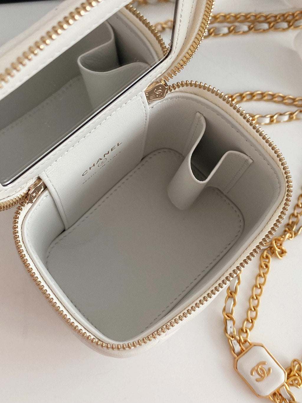 CHL - Small Vanity With Chain White For Women Bags 4.3in/11LO