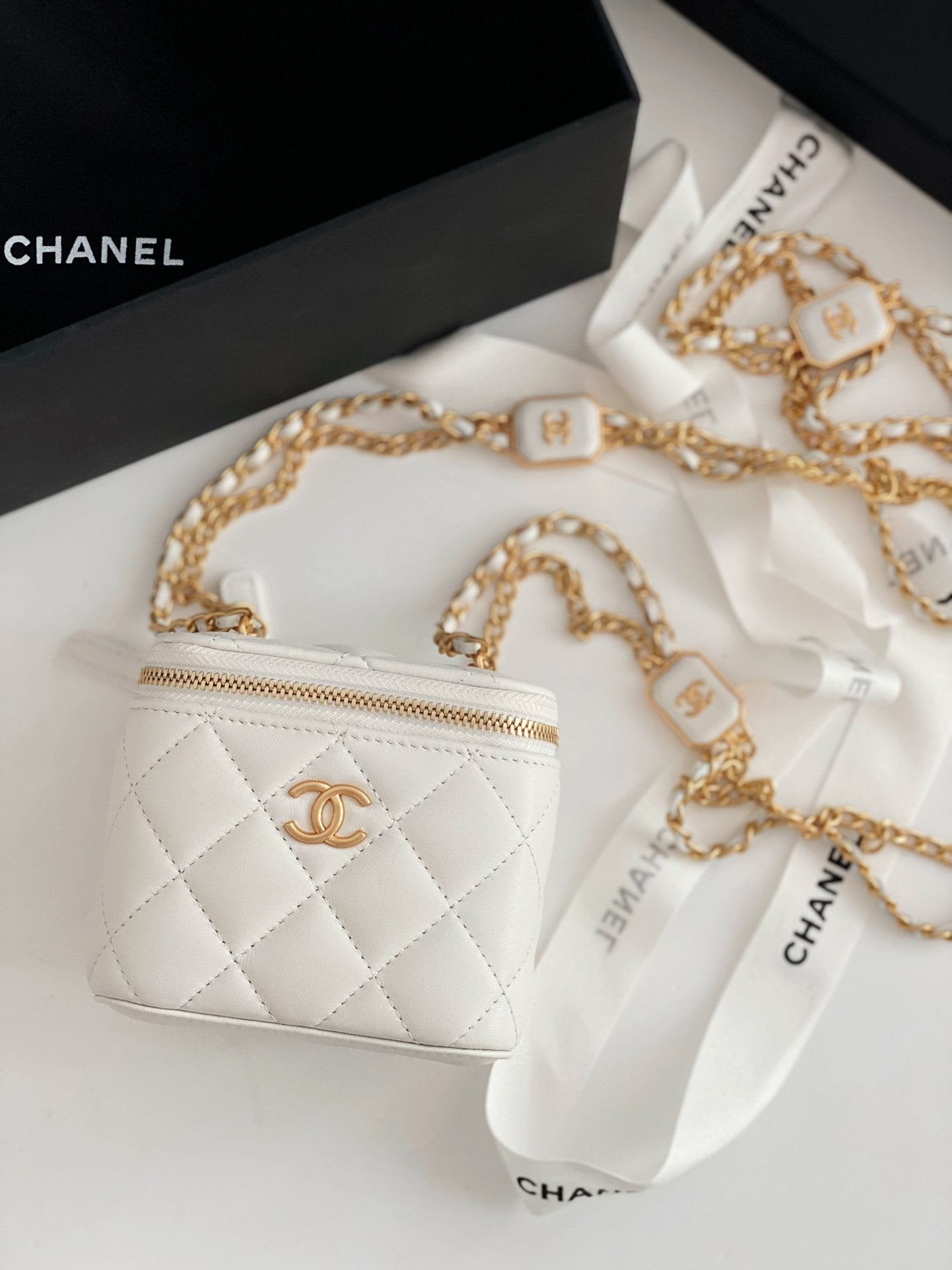 CHL - Small Vanity With Chain White For Women Bags 4.3in/11LO