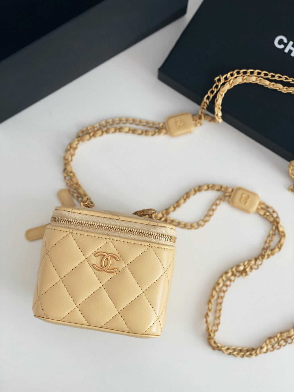 CHL - Small Vanity With Chain Yellow For Women Bags 4.3in/11LO