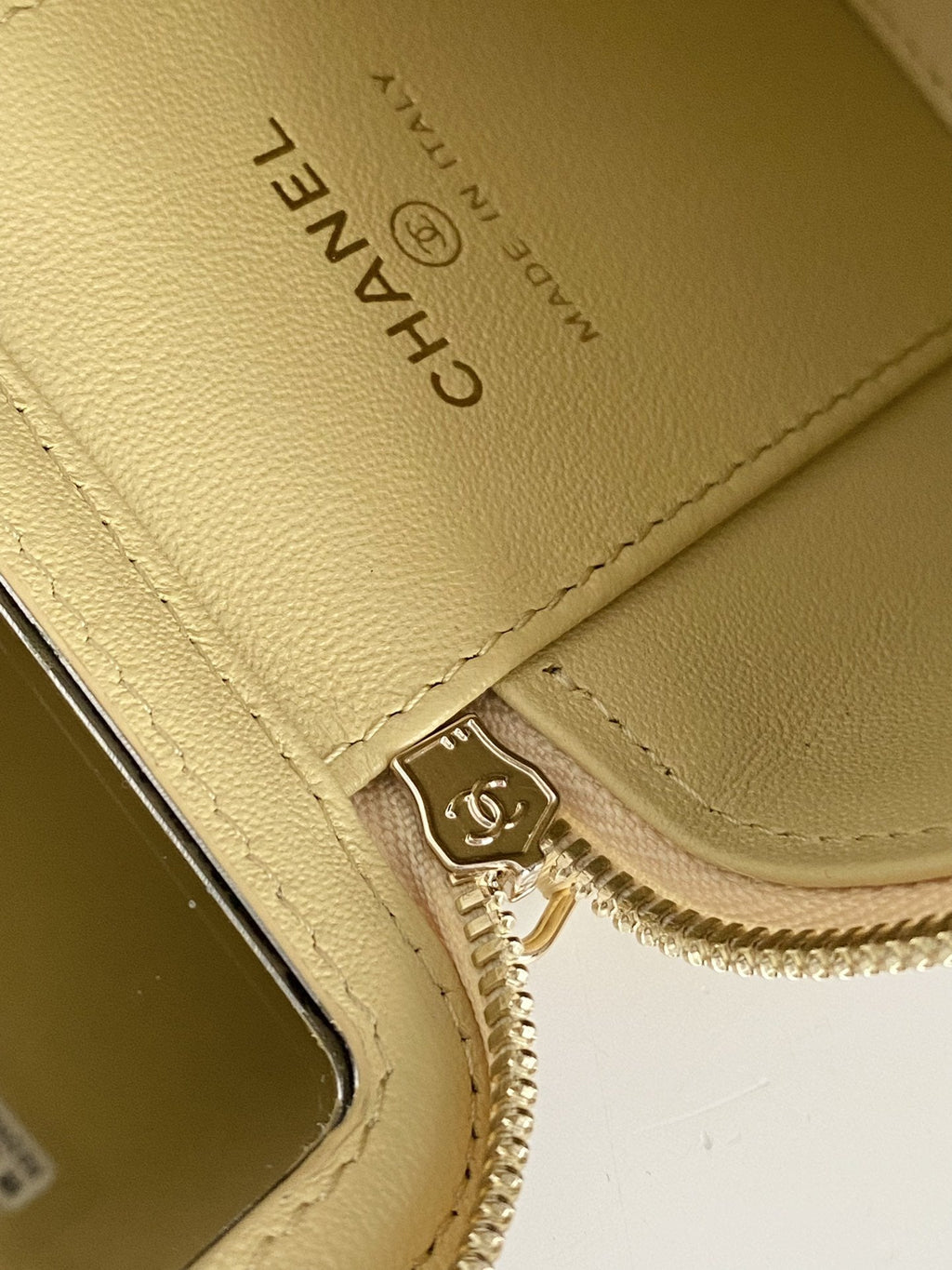 CHL - Small Vanity With Chain Yellow For Women Bags 4.3in/11LO