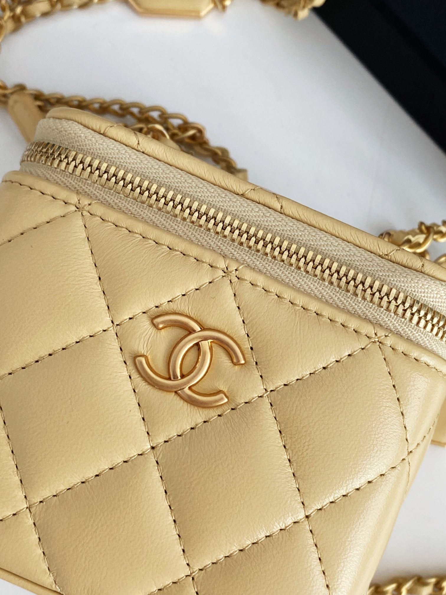 CHL - Small Vanity With Chain Yellow For Women Bags 4.3in/11LO