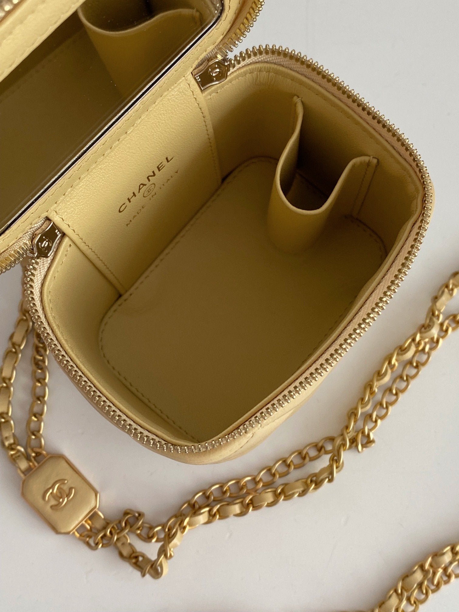 CHL - Small Vanity With Chain Yellow For Women Bags 4.3in/11LO