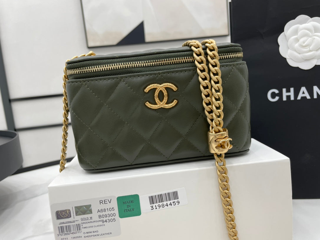 CHL - Small Vanity Case Emerald Green For Women Bags 5.9in/15LO